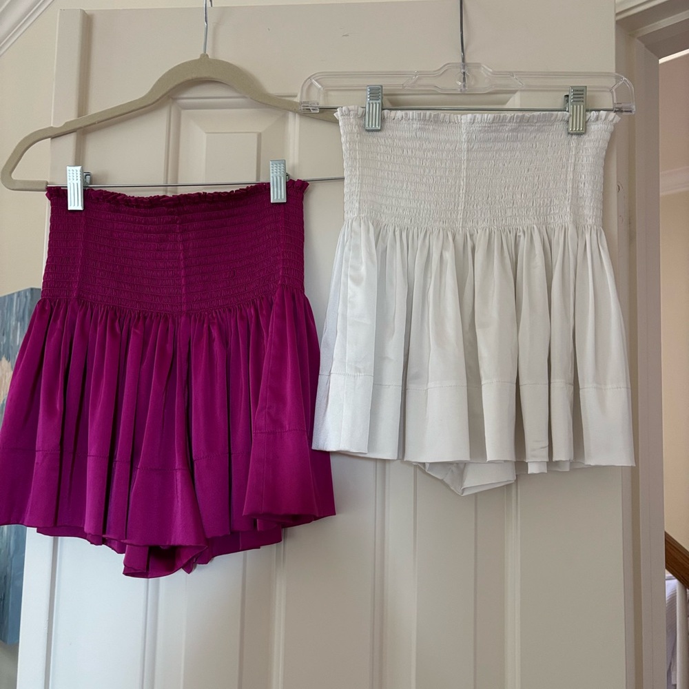 Natural Life daisy skort 2 pack of white and fuchsia